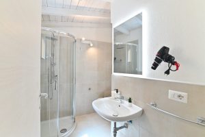 izzhome-breeze-superiorior-apartment-16